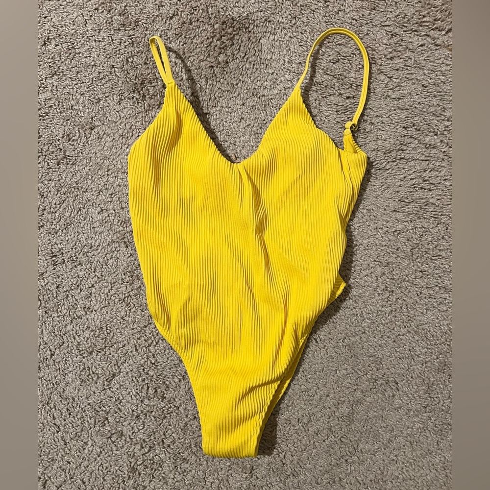 Hollister One piece bathing suit
